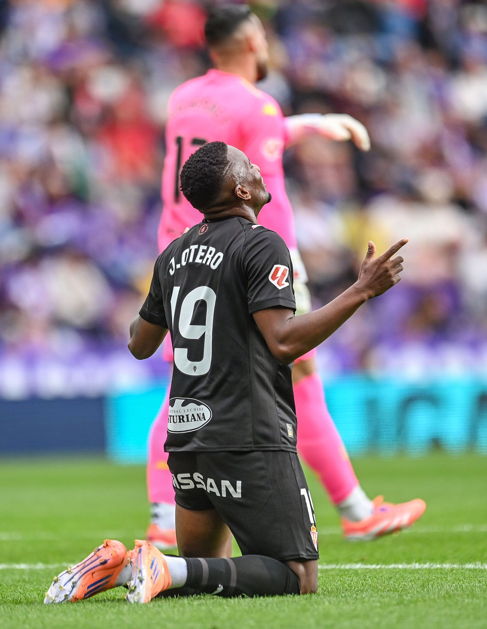 EN IMÁGENES: El Valladolid-Sporting disputado en Zorrilla con notable presencia de La Mareona