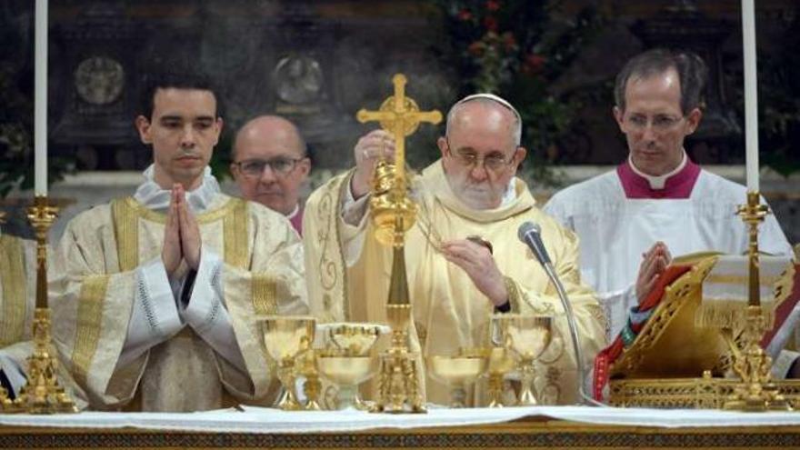 Francisco oficia la primera misa de su pontificado, el jueves en Roma.  // Reuters