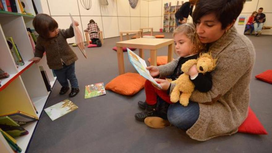 Asistentes a una pasada edición del Salón do Libro Infantil e Xuvenil