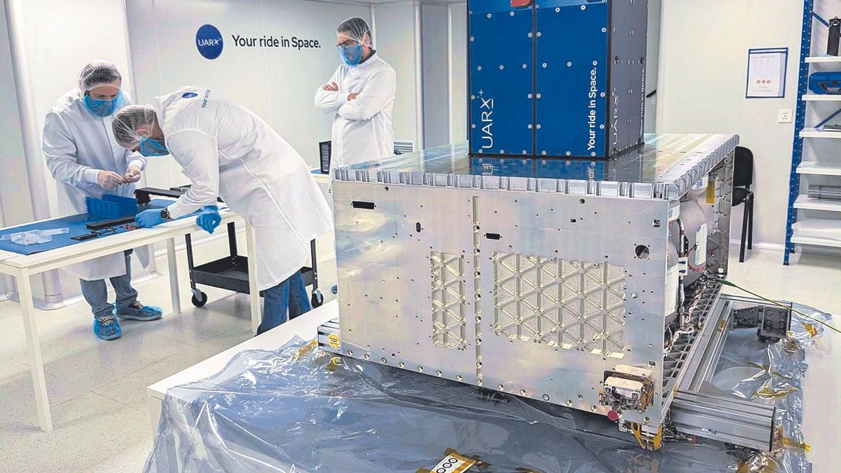 La empresa gallega UARX coloniza el espacio con taxis’ para nanosatélites