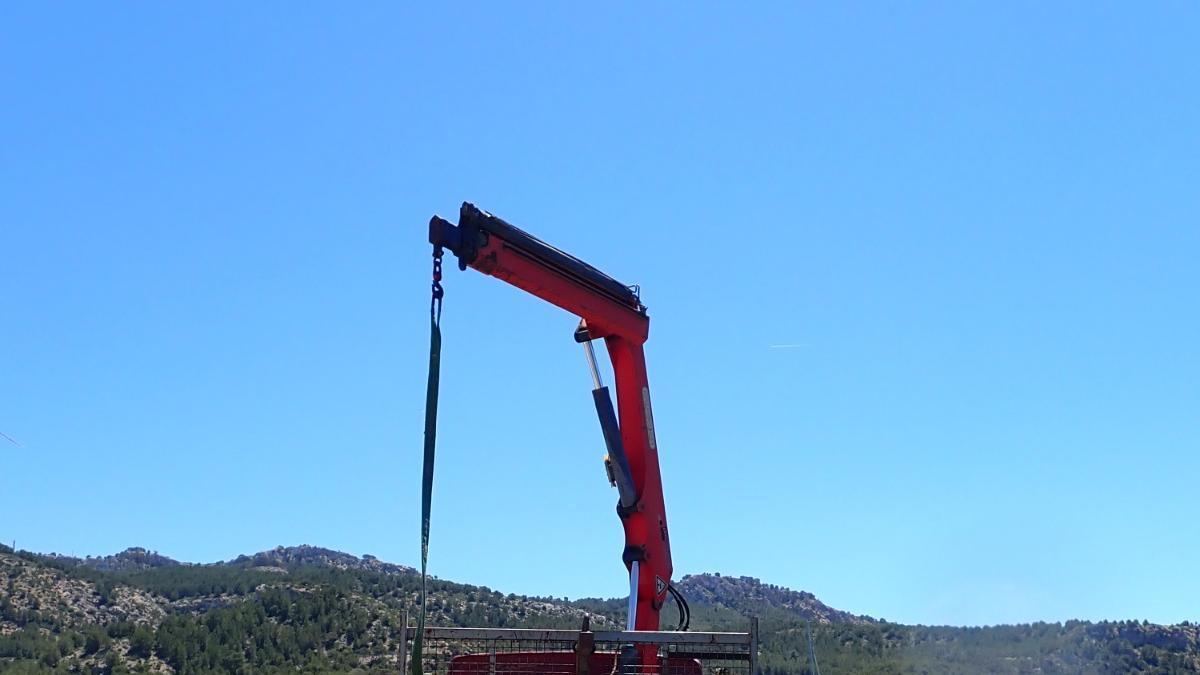 Las imágenes de la retirada de residuos marinos en Sant Elm