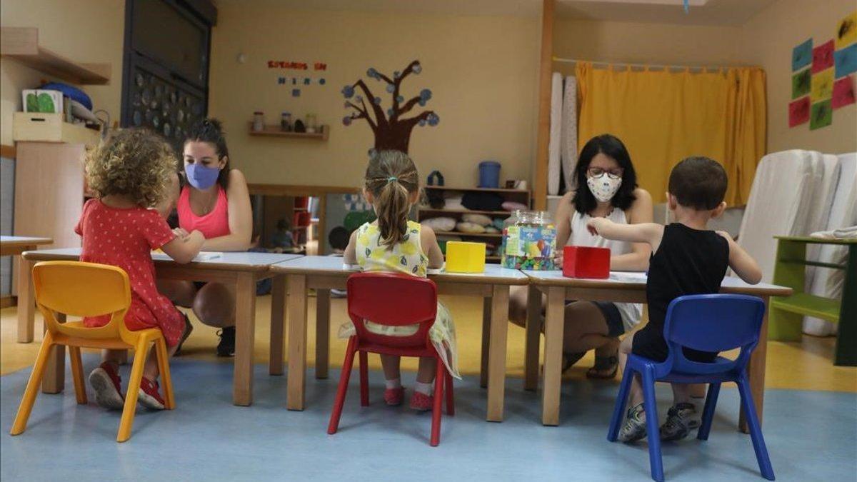 Las escuelas infantiles públicas abren sus puertas con aulas burbuja y poca afluencia de niños