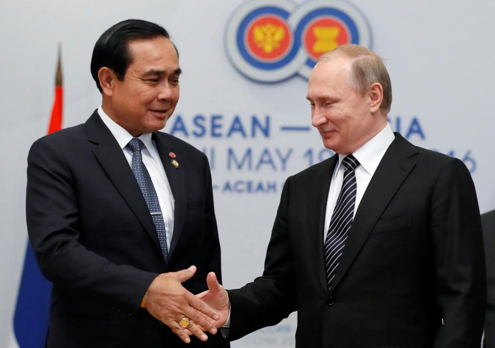 El presidente ruso, Vladimir Putin se reúne con el primer ministro de Tailandia, Prayuth Chan