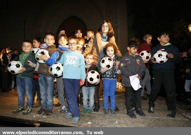 GALERIA DE IMÁGENES - Miles de niños disfrutan de la gran fiesta del Cartero Real