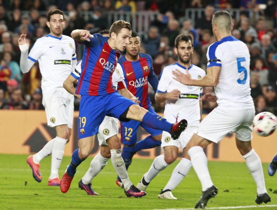 El Barça arrolla al Hércules en el Camp Nou