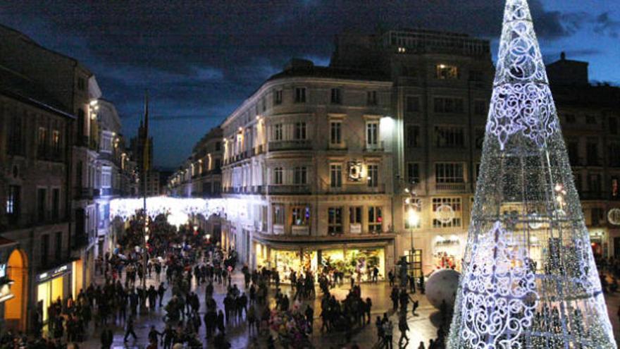 Vista de la plaza de la Constitución y la calle Larios.