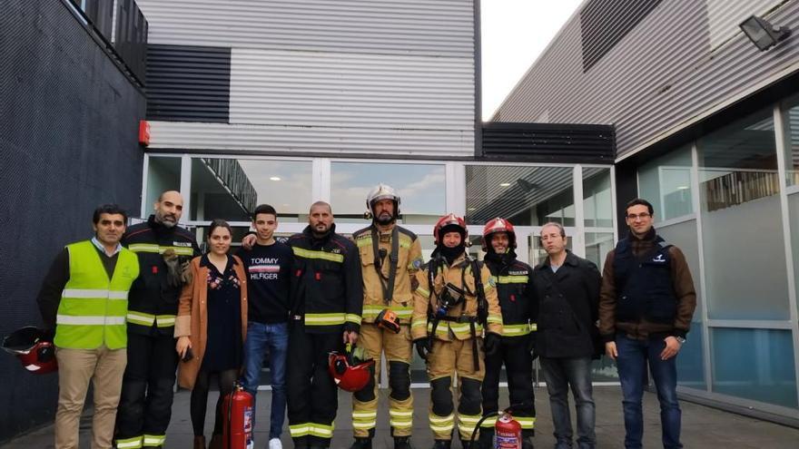 Participantes en la prueba, junto a los ediles Montoto y Souto.