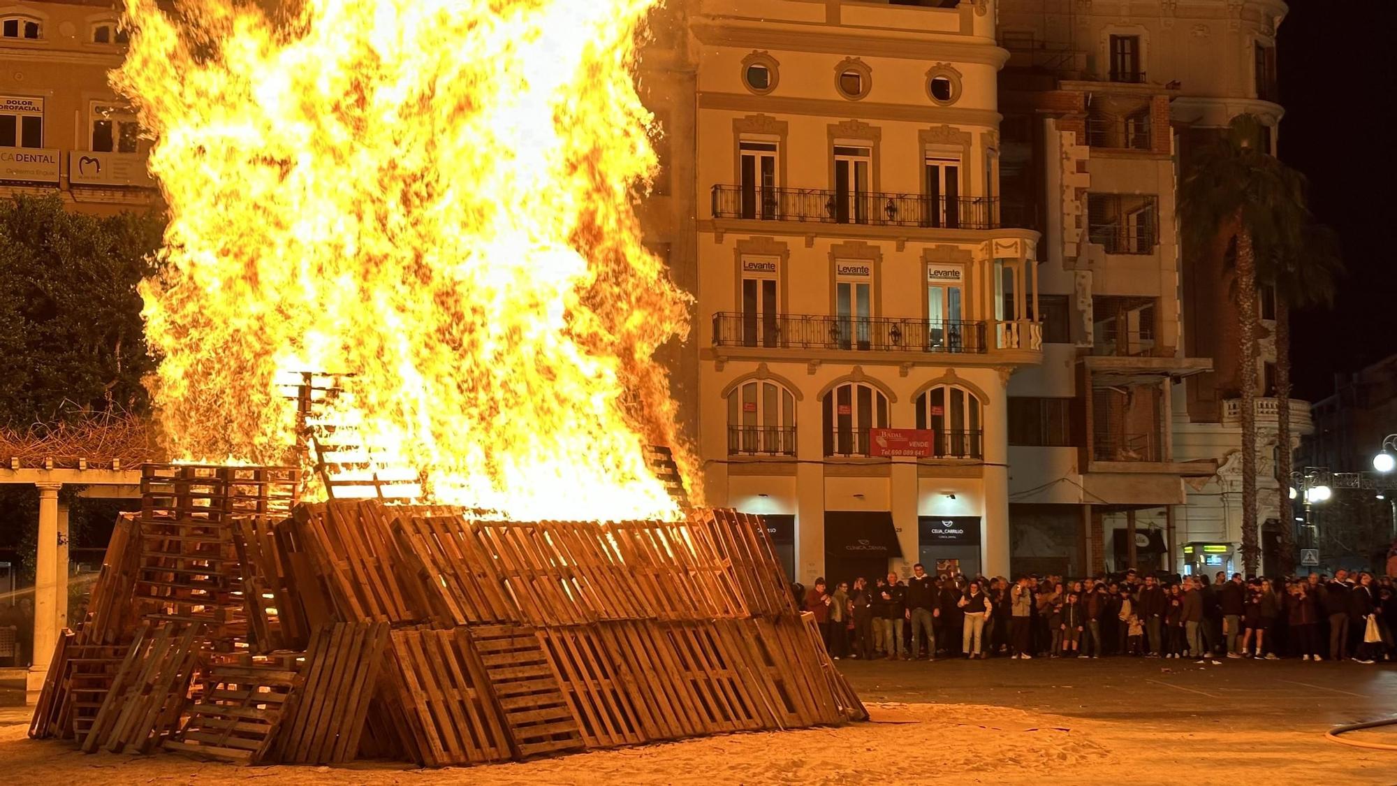 Las mejores imágenes de la hoguera de Sant Antoni de Alzira