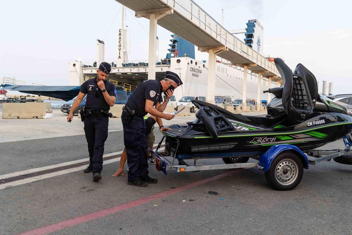 España y Francia colaboran para frenar el tráfico de vehículos robados en ferrys hacia Argelia desde Alicante España y Francia colaboran para frenar el tráfico de vehículos robados en ferrys hacia Argelia desde Alicante