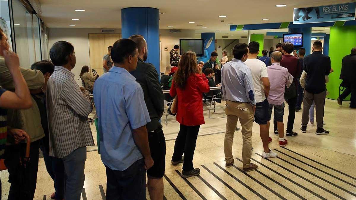 el paro sube en 54371 personas el peor agosto desde el 2010