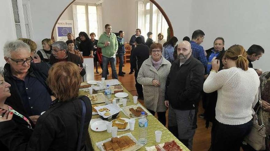 El ágape de despedida en el interior de la Casa Rectoral de Mieres.