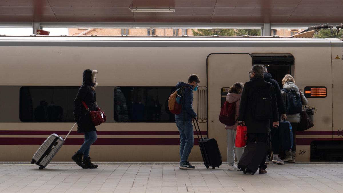 ZAMORA. RETRASO TREN RENFE AVE