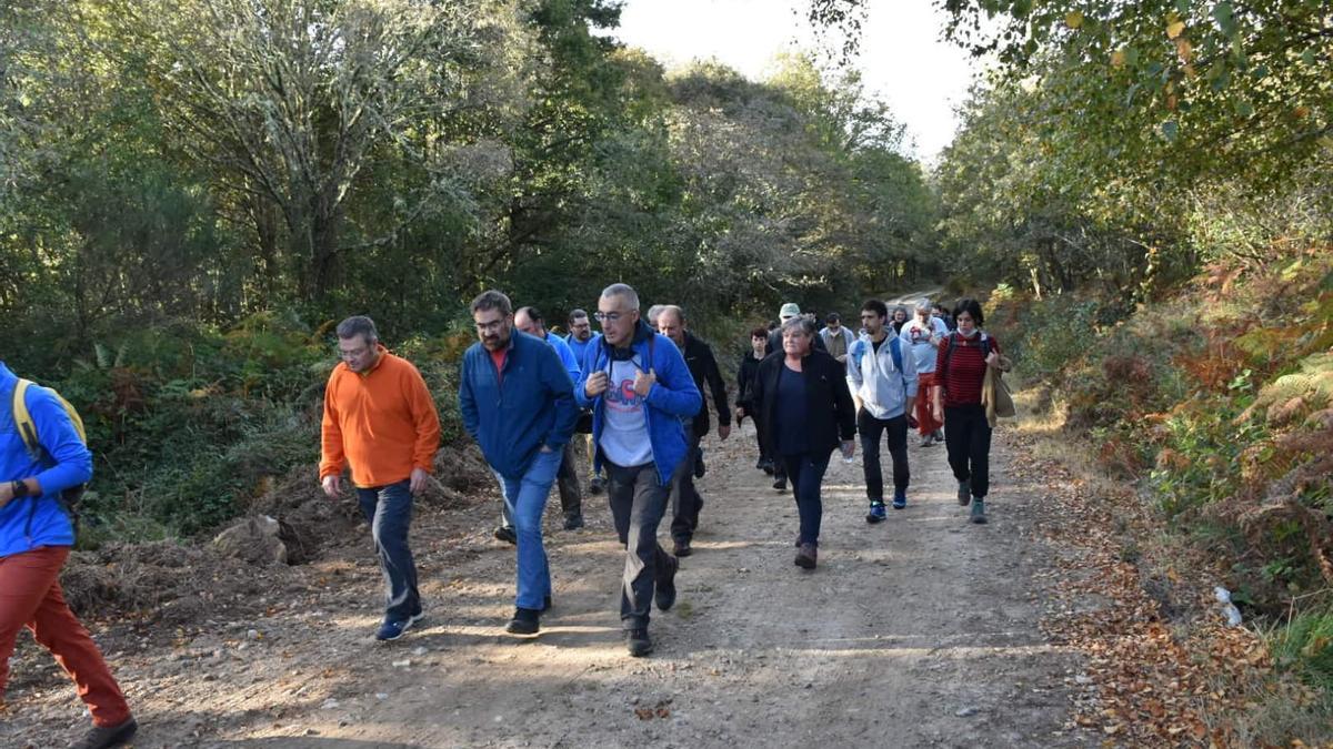 Bernardo Varela, en una caminata en defensa de Monte Grande, en Bande.