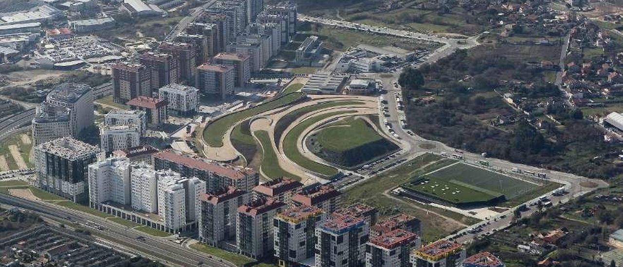 Imagen aérea de viviendas de Navia, en Vigo, que incluyen pisos de promoción pública. // R. Grobas