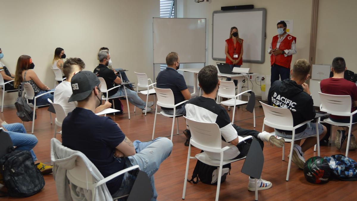 Alumnos en uno de los cursos formativos de Cruz Roja.