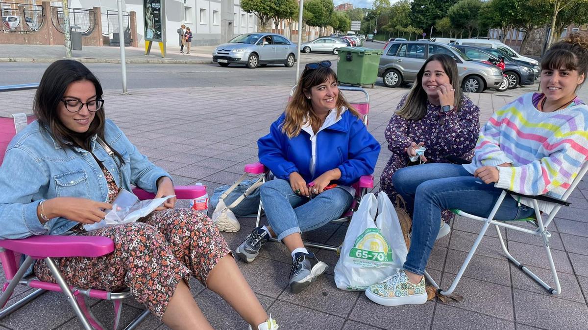 Sofia Proenza,  Marta García, Coral Rodero y  Patricia Suárez, a las puertas del pabellón