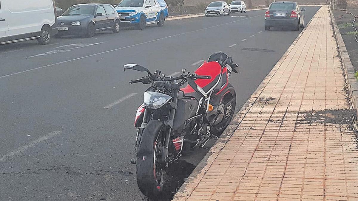 Un motorista fallece tras impactar contra un coche en Costa Teguise (29/12/2021)