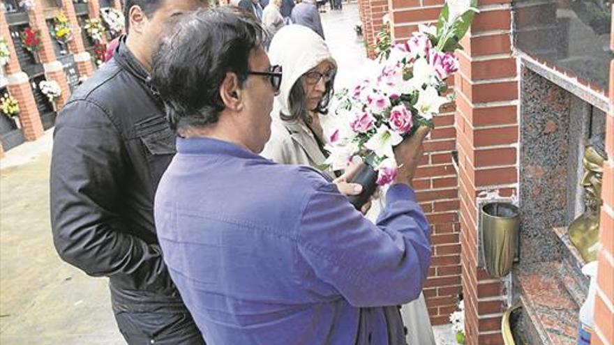 Aspirantes de toda España optan a la plaza de enterrador en Almassora