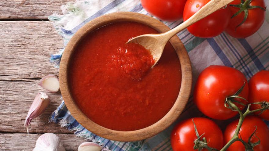 Cómo hacer salsa de tomate al microondas.