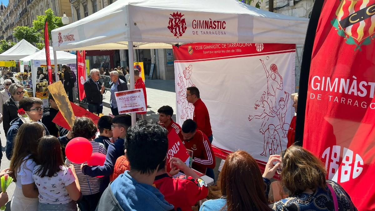 Ambiente de Sant Jordi en Tarragona