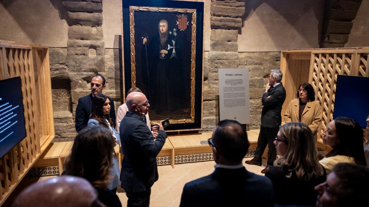 Un instante de la visita guiada ofrecida el pasado miércoles, durante la inauguración de la muestra en el Monasterio de Sijena.