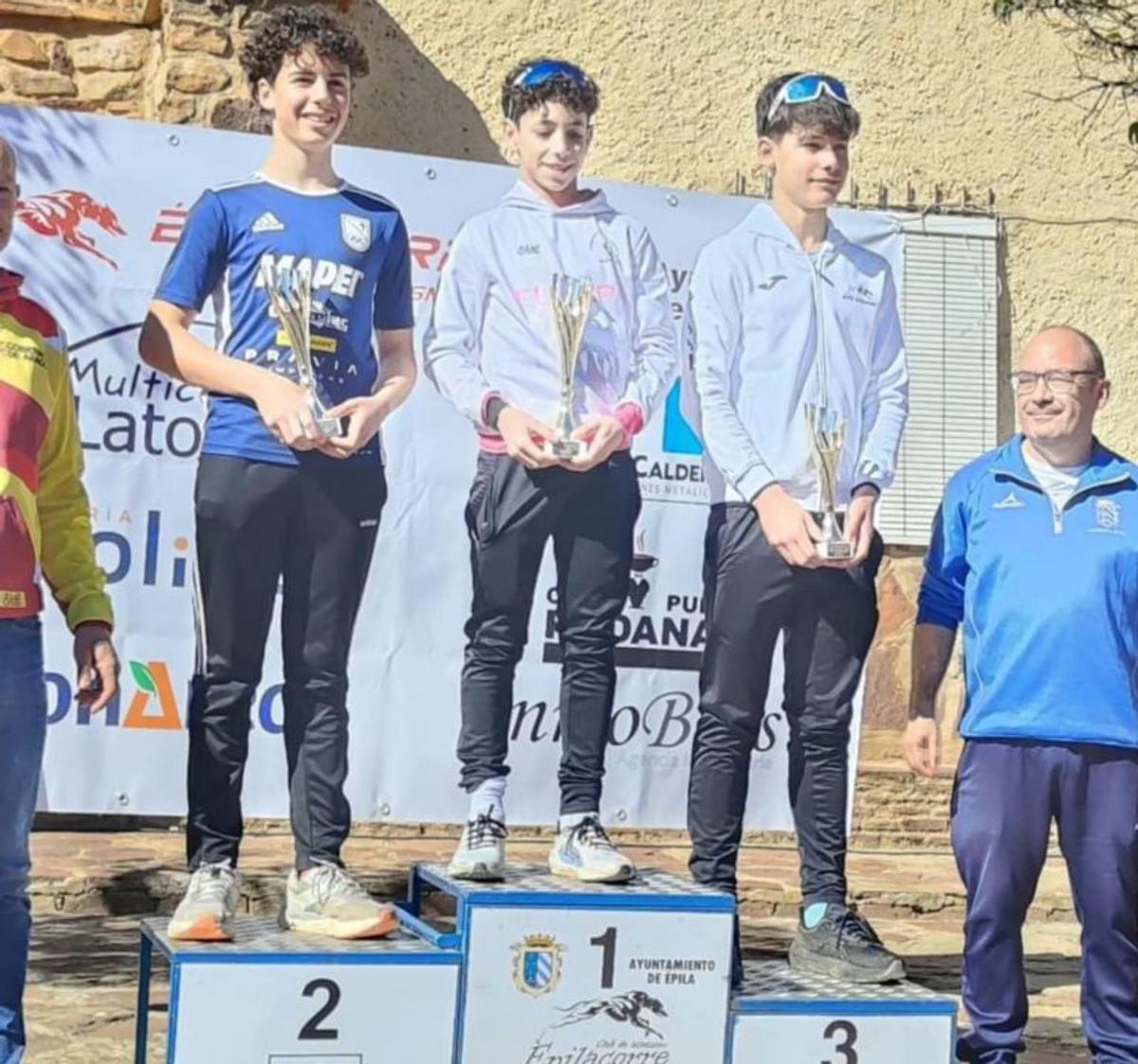 A pie y en bici, una cita con el deporte escolar