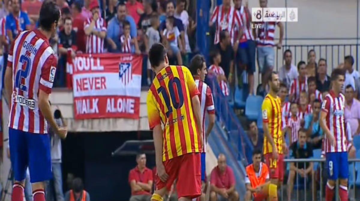 Vídeo del moment en què Godín indica a Miranda que colpegi a Messi a la cama danyada.
