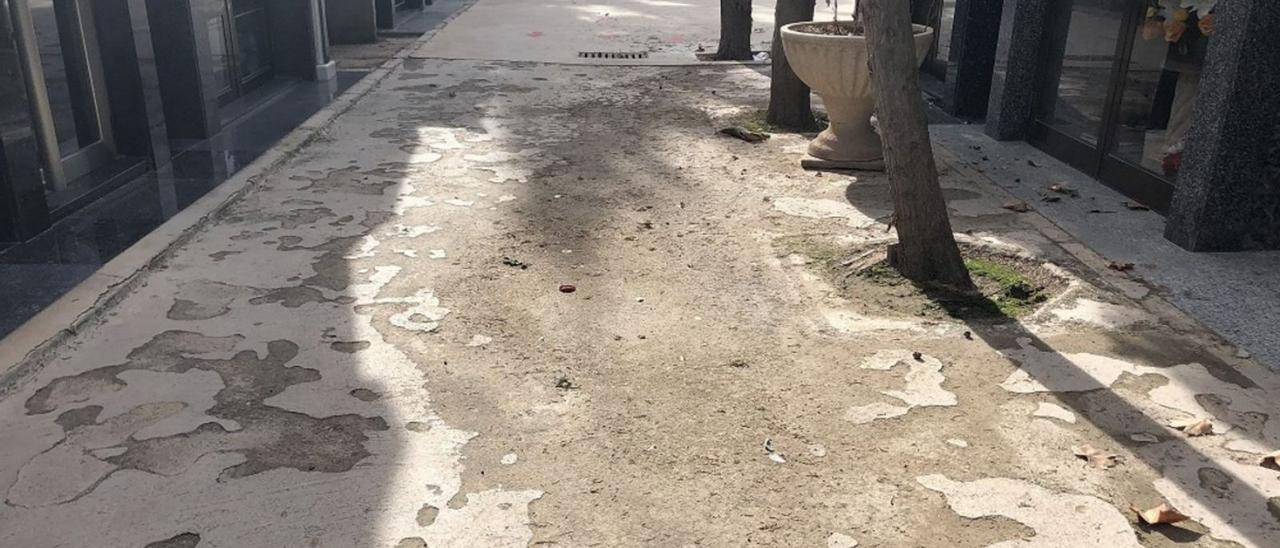 Estado del pavimento en una de las calles más antiguas del camposanto sanvicentero. | INFORMACIÓN
