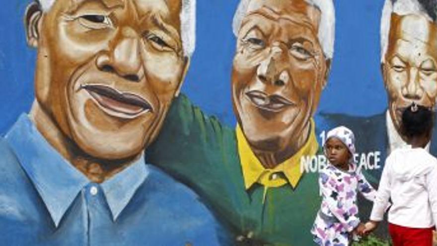 Suráfrica busca un nuevo impulsoa los 20 años del fin del ´apartheid´