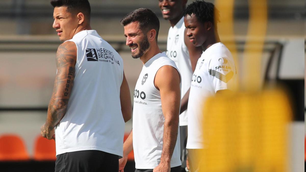 Ali Fadal, en el entrenamiento del primer equipo junto a Marcos André, José Luis Gayà y Mouctar Diakhaby. | SD