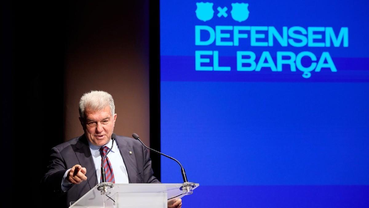 Laporta se viene arriba en La Pedrera al ritmo de “Defensem el Barça”
