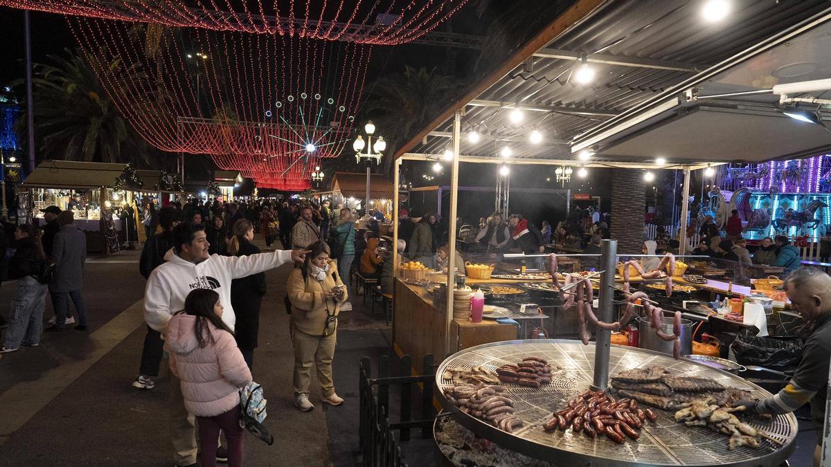 Encendido de la iluminación de Navidad en el puerto de Barcelona