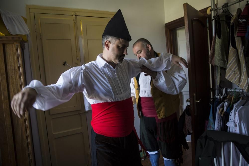 Ceremonia de vestir el traje de llanisca