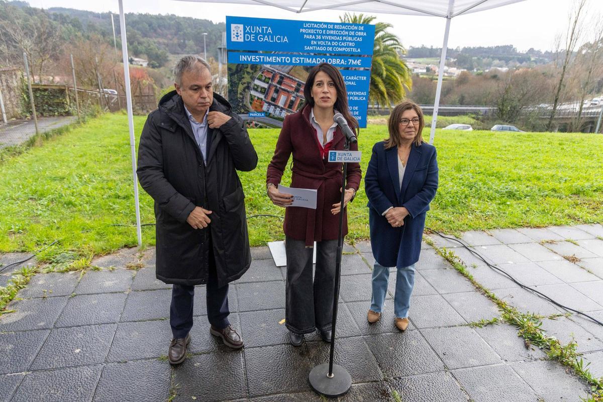 La consellleira, Martínez Allegue, presentando las nuevas viviendas protegidas de Santiago el pasado mes de enero