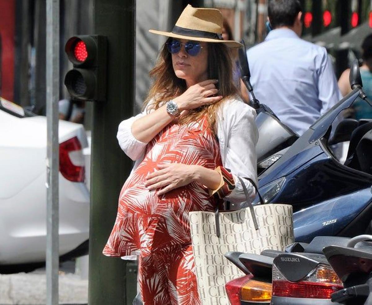 Raquel Sánchez Silva, de paseo en la recta final del embarazo