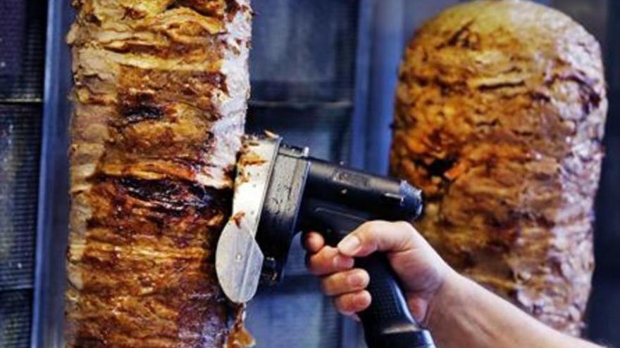 El Parlamento Europeo respalda el uso de fosfatos en el kebab