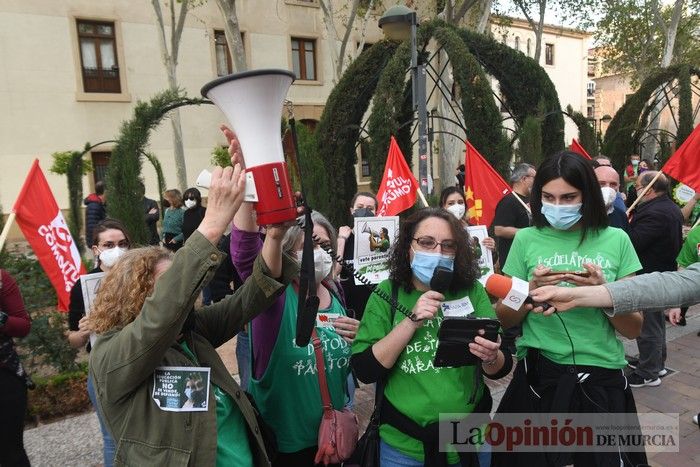 La Marea Verde toma Murcia en contra de un Gobierno con los expulsados de Vox