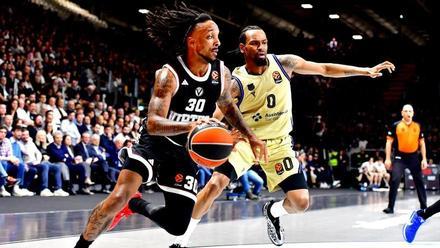 El eléctrico Matthew Morgan, frente a Kevin Punter