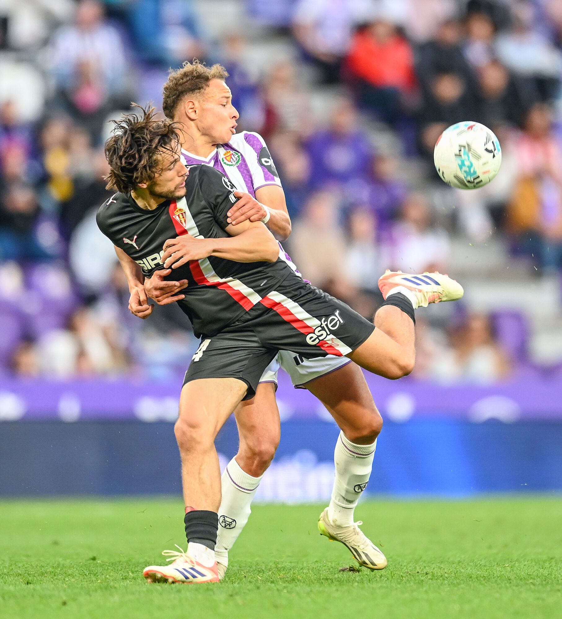 Fútbol. Partido correspondiente a la jornada 10 de Segunda División temporada 2025-2026 entre el Real Valladolid y el Sport. Gijón. Estadio Municipal José Zorrilla Partido de la Liga Hypermotion entre el Real Valladolid CF y el Real Sporting celebrado en el estadio José Zorrilla, Valladolid. 19/10/2025 - Ricardo Ordóñez