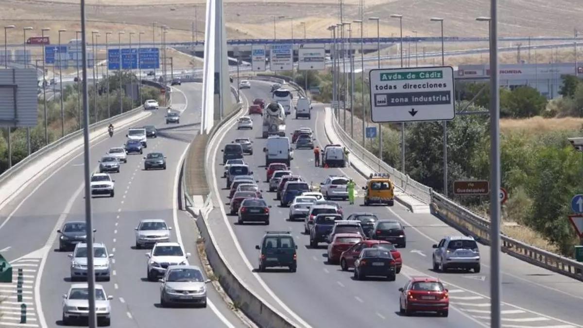 Atascos en el Puente de Andalucía de Córdoba.