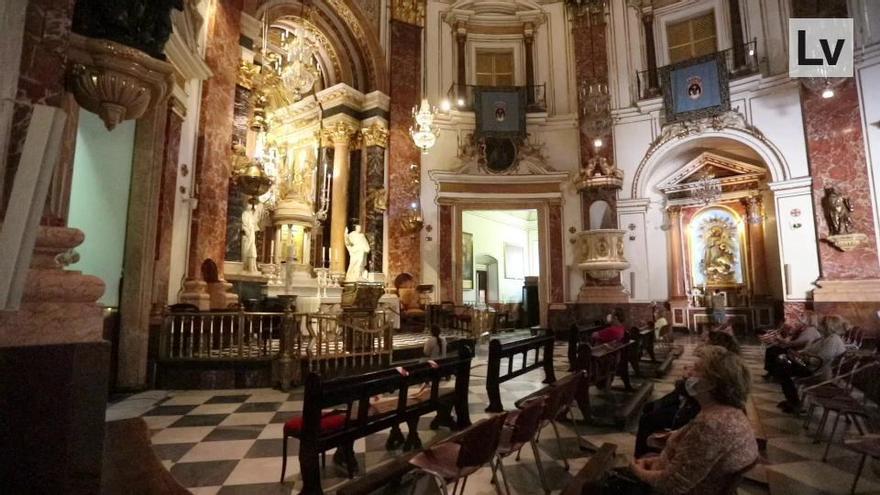 Colas para entrar en la Basílica de València