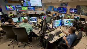 Trabajadores de la NOAA en plena actividad