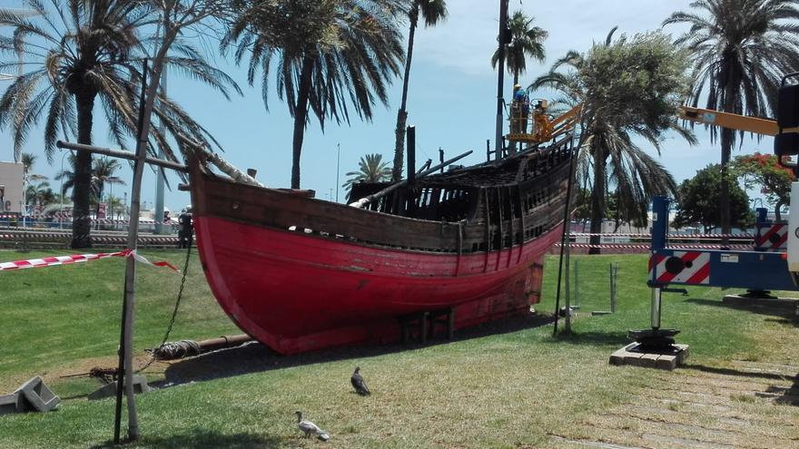 Un incendio devora la réplica de la carabela 'La Niña' en Santa Catalina