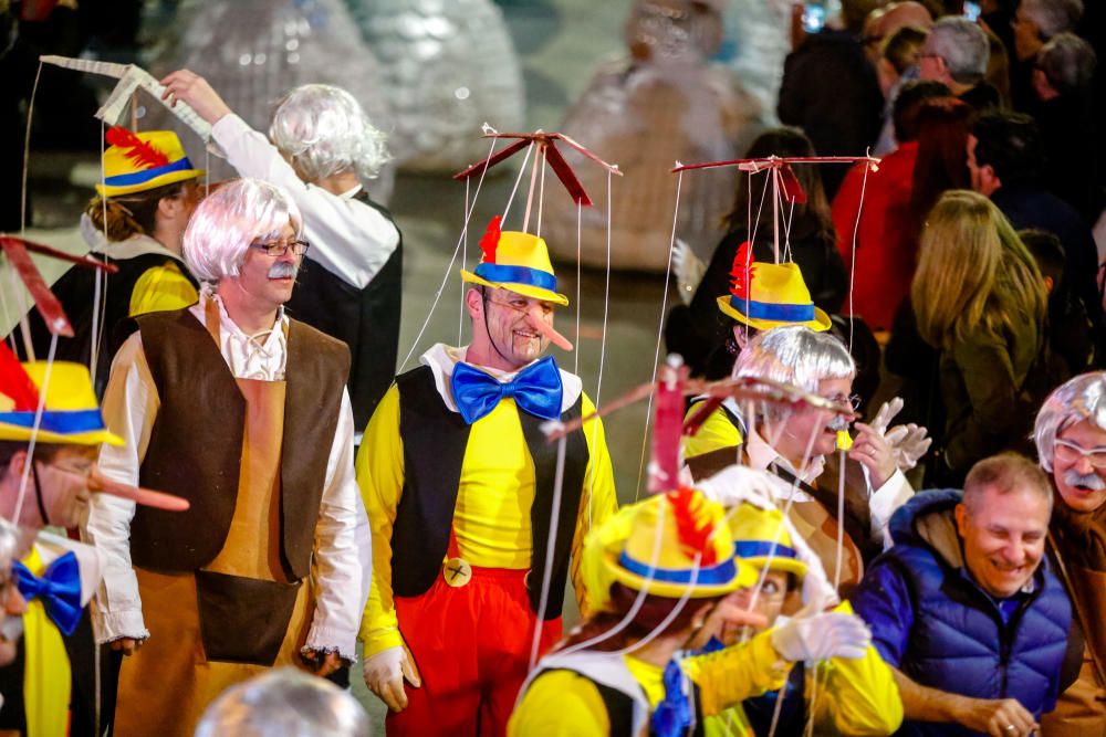 Desfile adulto de los carnavales de Benidorm