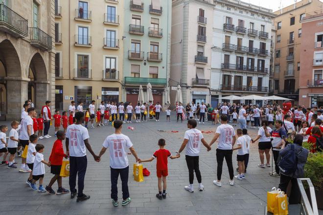 Imatges de la celebració dels jugadors i aficionats del CE Manresa