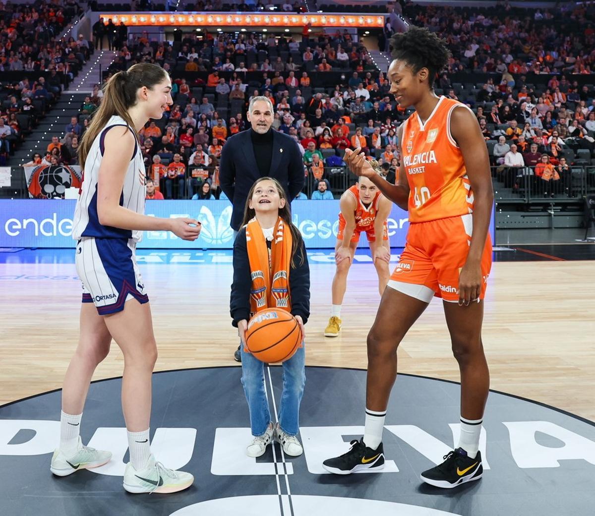 Marta y la corte infantil han tenido matinal de baloncesto
