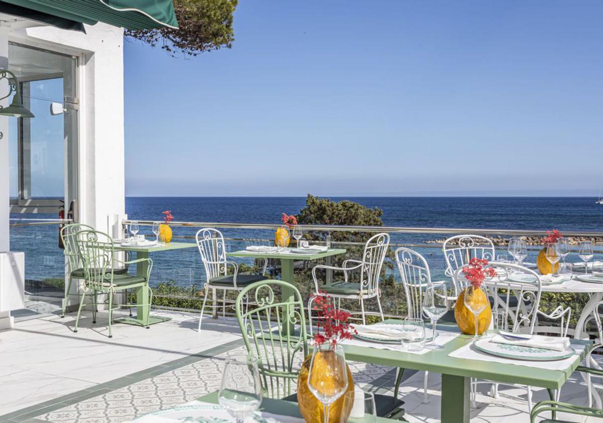 La magnífica terraza de Sorella Restaurant, en la costa de Santa Eulària.