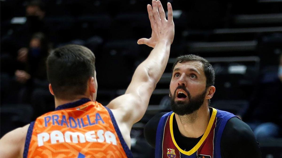 Mirotic amaga con lanzar desde el perímetro