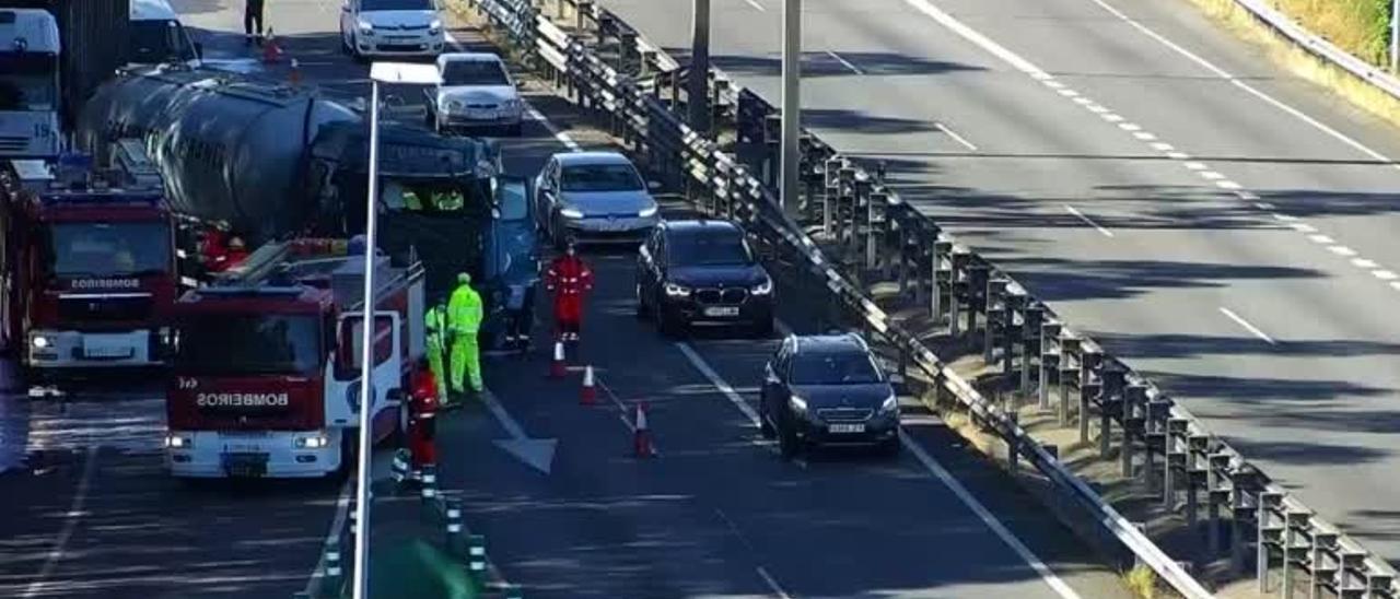 Accidente registrado en la A-55 con un camión implicado.