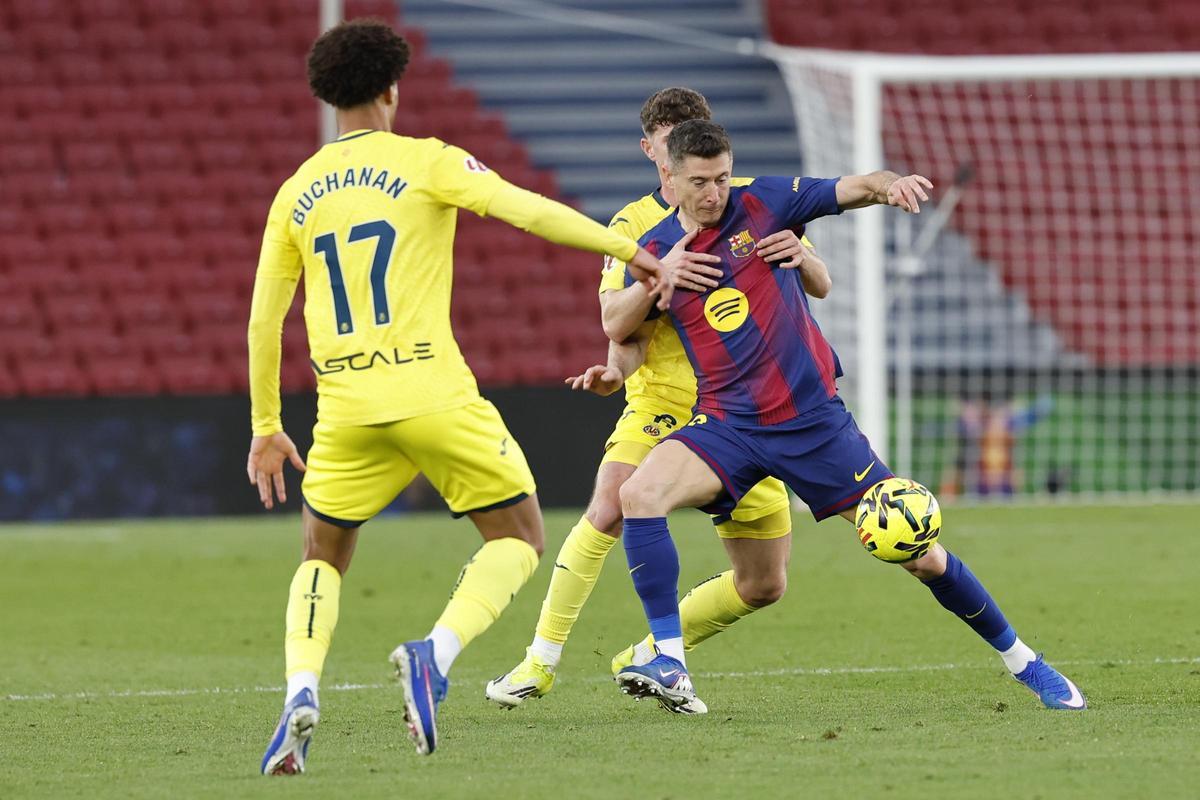 Pau Navarro, ante Lewandowski.